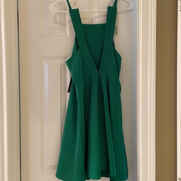 Lulus skater green dress. NWT - Picture 3 of 3